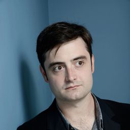 Graham Skipper 飾演 Peter