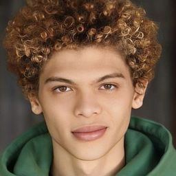 Cree Kawa 飾演 Skateboarder #3