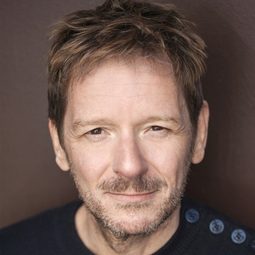 Dimitri Rataud 飾演 Perez