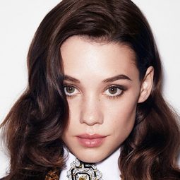 Astrid Bergès-Frisbey 飾演 Sarah