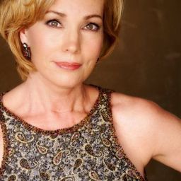 Lou Mulford - Mr. Blue Sky演員 飾演Joyce Adams