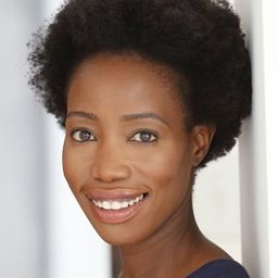 Maggie Benedict 飾演 Halima