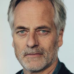 Øystein Røger 飾演 Jarle