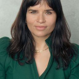 Salima Saxton - Junkhearts演員 飾演Special Registrar