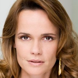 Viétia Zangrandi 飾演 Virgília