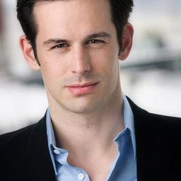 Matt Mullins 飾演 Alex Danko