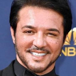 Bobby Emprechtinger 飾演 Domenic