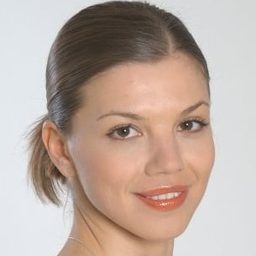 Viorica Voda 飾演 Diana Dobrovicescu