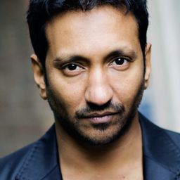 法爾杜特·夏爾馬 飾演 Ian