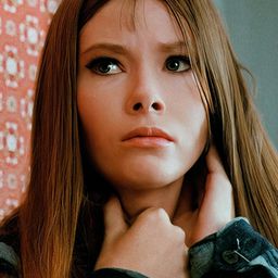 Lynn Lowry 飾演 Captain Louise Callahan