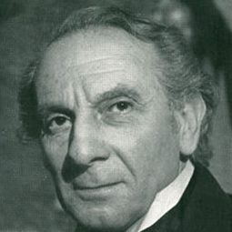 Franco Pesce 飾演 Old man in scarf