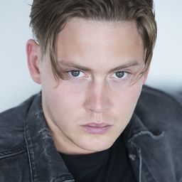 Chase Offerle - 湖畔戀習曲演員 飾演Tommy