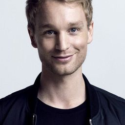 Björn Gustafsson 飾演 Tapio