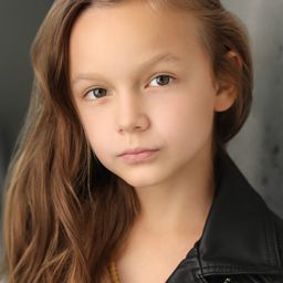 Mila Morgan 飾演 Violet