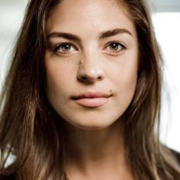 Natalie Madueño 飾演 