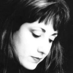 Gillian Gilbert 飾演 self