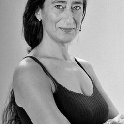 Maria Grazia Mandruzzato 飾演 Angela Gualtieri