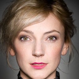 愛麗珊德拉波比莉 - 夢鹿情緣演員 飾演Mária