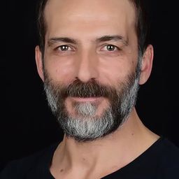 姆漢梅·烏尼 飾演 Doktor Cemal