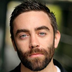 James Corrigan 飾演 Aufidius