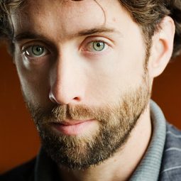 Steven McCarthy 飾演 Photographer
