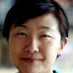 Sonoko Konishi 飾演 Grandma (voice)