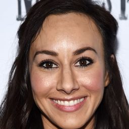 Eva Ceja 飾演 Dakota Lenna