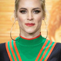 Maggie Civantos 飾演 