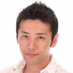梶浦靖博 飾演 Yoshio