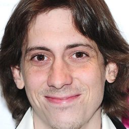 拉斯穆斯·哈迪克 飾演 Alfur Aldric (voice)