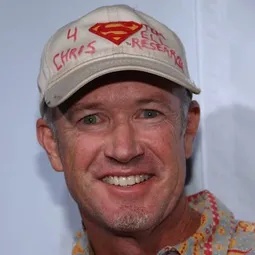 馬克·麥克魯 - 乞丐也瘋狂演員 飾演Chuck