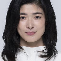 山田キヌヲ 飾演 Izumi