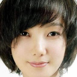 Cha Seo-won - The Railroad演員 飾演newsstand girl