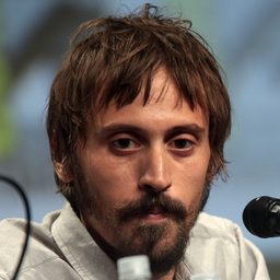 尼科·尼科特拉 飾演 Barfly