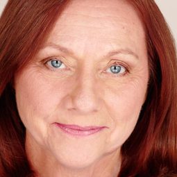 黛爾・索爾斯 - 她來到我身邊演員 飾演Aunt Moxie