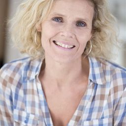 Nathalie Mann - 姐妹演員 飾演Juge France