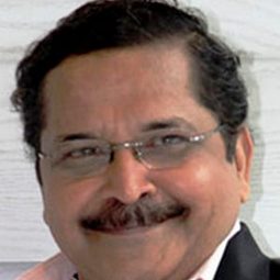 堤庫·塔爾薩尼亞 - Dhamaal演員 飾演M.I. Chaturvedi