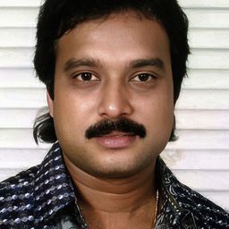 Karthik Muthuraman 飾演 Muthusamy