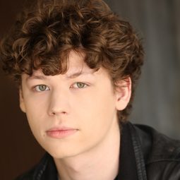 Van Crosby 飾演 Kyle Morgan