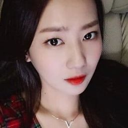 So-Yi Shin 飾演 Audience Member