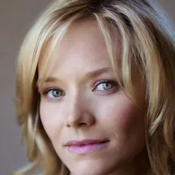 雅德莉安·皮克林 - 嬰兒轉孕站演員 飾演Jane Doe