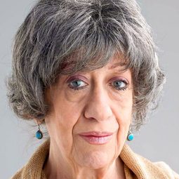 艾森·格魯達 - Babamın Ceketi演員 飾演Ayşen