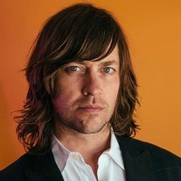 Rhett Miller 飾演 Bzermikitokolok