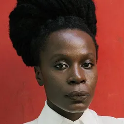 Isabél Zuaa 飾演 Thereza Vitória