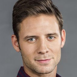 Steve Lund 飾演 Ean Callaghan