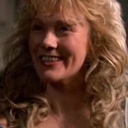 Maggie Tarver 飾演 Mrs. Clairol