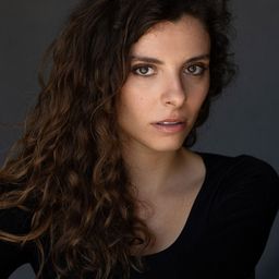 Alexia Cozzi 飾演 Luce