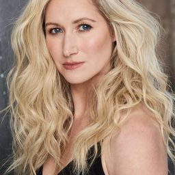 Kate Robertson Pryor 飾演 Sherry