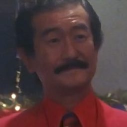 安田伸 - クレージーメキシコ大作戦演員 飾演International student Tachihara