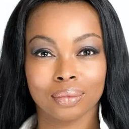 Phina Oruche - Out in Fifty演員 飾演Lowanda